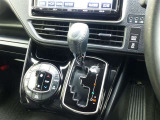インパネシフトで、操作性・視認性もバッチリです。
