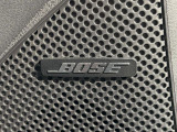 【BOSEサウンドシステム】専用のチューニングが施された大小様々なスピーカーから良質なサウンドが奏でられ、臨場感あふれる音響空間を演出します。
