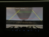 【バックカメラ】運転が苦手な方も車庫入れラクラクです!ギアをリバースに入れれば自動的に切り換わりますので、面倒な操作は不要です♪狭い駐車場もお車を傷つけず安心ですね!