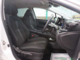 スタイリッシュなダークカラーの内装色がおしゃれです♪広々とした運転席周りで、もちろんルームクリーニング済みです!
