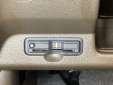 ハンドルの左下にETCがついています。高速道路の料金所の通過も楽々です。 カードの取り出しもしやすい場所についています。