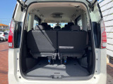 普段のお買い物や通勤、送迎等に十分な荷室スペースを確保しております。サードシートを倒すと、大きな荷物の積載も可能です♪