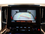 バックガイドモニターを装備しており、後方の安全確認や車両姿勢の把握がしやすいです。
