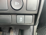 [ VSA (ABS+TCS+横すべり抑制) ]すべりやすい道や、障害物・割り込み車を避けるため急ハンドルを切った時に起こりがちなクルマの姿勢の乱れを抑制し、運転にゆとりをもたらします。