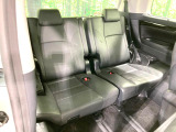 3列目シートはもちろん状態良好☆大人でもゆったりと座って頂けますので、大人数でのお出かけもラクラクです♪ご家族で、気の知れた仲間で、ドライブに行くのが楽しみですね♪