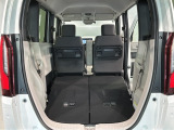 リアシートを倒すと、ラゲッジスペースを広くお使いいただけます!