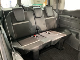 3列目シート☆2列目が前後にスライドするので足元も広々お使い頂けます♪