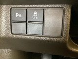 ETCの下にはHondaセンシング用の、VSA(ABS+TCS+横滑り抑制)解除スイッチなどがついています。高速道路の料金所の通過も楽々です。 カードの取り出しもしやすい場所についています。