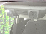 【スズキ セーフティサポート】走行中に前方の車両等を認識し、衝突しそうな時は警報とブレーキで衝突回避と被害軽減をアシスト。より安全にドライブをお楽しみいただけます。