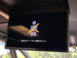 【フリップダウンモニター】大画面モニターで後席でもエンタメをお楽しみいただけます。小さなお子様にも大人気の装備です♪