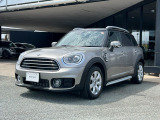 「ミニクロスオーバー」が新しく入庫いたしました。こちら当社自慢のお車です。まずはご覧になってください!いろんなところをチェックできます。