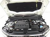 Volkswagenを知り尽くしたスペシャリストが隅々まで整備、各モデルの情報がインプットされた専用テスターで過去の細かな不具合を確認。モデルごとや部位ごとに専用スペシャルツールを用いて整備します
