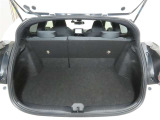 便利な6:4分割可倒式シートです。収納と乗車人数のバランスに優れています♪荷物の大きさに応じたラゲージスペースをフレキシブルに作り出せるので、シーンに応じた使い方ができます♪