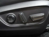運転席はパワーシートなのでお好みのドライビングポジションに調整可能です♪
