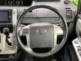 【純正革巻きステアリング】上質な革を使用することで、手にしっかり馴染みとても運転しやすいハンドルです♪
