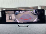 【360&deg;ビューモニター】  とても分かりやすい、クルマの上から見下ろしたような映像で、駐車サポートをしてくれます。