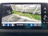 バックモニター付きで、車庫入れやバック時の後方確認をしっかりサポート。モニターに映し出される映像で死角も確認しやすく、狭い場所での駐車や後退時の操作をより安心して行えます。