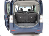 後ろのドアが大きく開くので、荷物が出し入れしやすく積み込みやすいです。大きめの荷物でも大丈夫♪