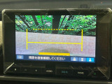 【バックカメラ】駐車時に後方がリアルタイム映像で確認できます。大型商業施設や立体駐車場での駐車時や、夜間のバック時に大活躍!運転スキルに関わらず、今や必須となった装備のひとつです!