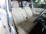 フロントシートも状態良好ですよ。大きな汚れもなく、安心です。座り心地もいいですよ。