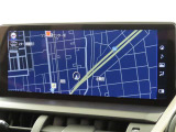 メーカー装着のナビを装備しております。