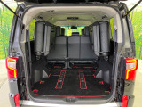 普段のお買い物や通勤、送迎等に十分な荷室スペースを確保しております。3列目を跳ね上げると、大きな荷物の積載も可能です♪