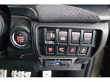 リヤゲートを電動で開閉できるパワーリヤゲート。お荷物で手がふさがっている時や、はなれた場所からでも、スイッチひとつでカーゴルームにアクセスできます。