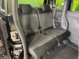 後部座席も気になるようなキズ・汚れやへたり等、大きなダメージはなく、良好な状態です。
