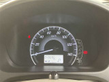 視認性に優れたメーターを採用しており、走行中でも車速や情報が分かりやすく表示されます。運転時の視線移動をむりのない範囲に抑え、快適で安心感のあるドライブをサポートします。