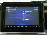 フルセグテレビ搭載。DVD・CD再生、Bluetoothオーディオに対応しています。