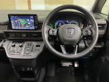 【Honda SENSING装備】ミリ波レーダーとカメラを用いた先進の安全運転支援システムです。衝突軽減ブレーキに始まり、車線維持支援システム、標識認識機能など7つの支援で安全運転をサポート!
