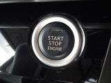 【プッシュスタート】キーが車内にあれば、エンジンの始動・停止はブレーキを踏んでスイッチを押すだけ!キーを取り出す手間を省き、ワンプッシュで操作するので簡単でスムーズ!