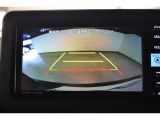 バックモニター付き。 車両後方の映像がナビ画面に表示されるので、車庫入れが苦手な人も安心です。ただし、目視確認もお忘れなくお願いいたします。