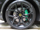 オプションの23インチホールを装着。グリーンのブレーキキャリパーが良いアクセントになっています。