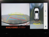 パノラミックビューモニター付きです。車両を上から見たような映像をディスプレイオーディオ画面に表示。運転席からの目視だけでは見にくい、車両周辺の状況をリアルタイムでしっかり確認できます。