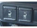 運転席と助手席にシートヒーターが付いています。