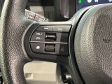 ステアリングにオーディオ操作スイッチが付いています。オーディオ画面に直接タッチしなくても操作が出来ますので、運転に集中できます。