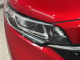 LEDヘッドライトは、点灯の瞬間から最大光量を発揮し、突然暗くなるトンネルなどでの安定感を高めます。