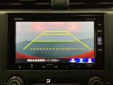 バックでの車庫入れも安心です! リアカメラが付いているバックモニター付のナビを装備しております。操作線もついており距離感も画面から確認できます。