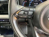 ステアリングスイッチ付き。前方から目を離すことなく操作することが可能です。