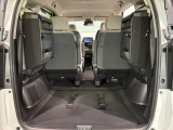 3列目シートを跳ね上げればラゲッジスペースを更に広く使えます。