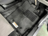 嬉しい純正フロアマット付き♪ 状態も良好です(^^♪