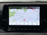 【メーカーナビ】9インチの大画面モニターを搭載し、Apple CarPlayへのワイヤレス接続やAndroid Autoにも対応。