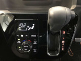 左右独立温度コントロールフルオートエアコンです。運転席、助手席それぞれで独立して温度設定ができます。冷え性の方が乗っても安心ですね♪