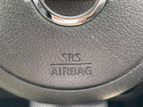 運転席側エアバックです。万が一の時に安心です