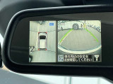 ルームミラーにアラウンドビューが映ります
