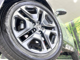 【純正19インチアルミホイール】外観にマッチした純正アルミホイールを装着しております。各種社外アルミホイールや、スタッドレスタイヤも取扱いしております。是非ご相談ください♪