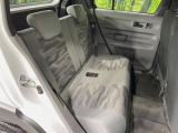 後部座席も気になるようなキズ・汚れやへたり等、大きなダメージはなく、良好な状態です。