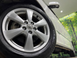 【純正17インチアルミホイール】外観にマッチした純正アルミホイールを装着しております。各種社外アルミホイールや、スタッドレスタイヤも取扱いしております。是非ご相談ください♪