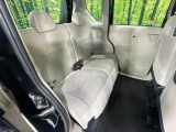 後部座席も気になるようなキズ・汚れやへたり等、大きなダメージはなく、良好な状態です。